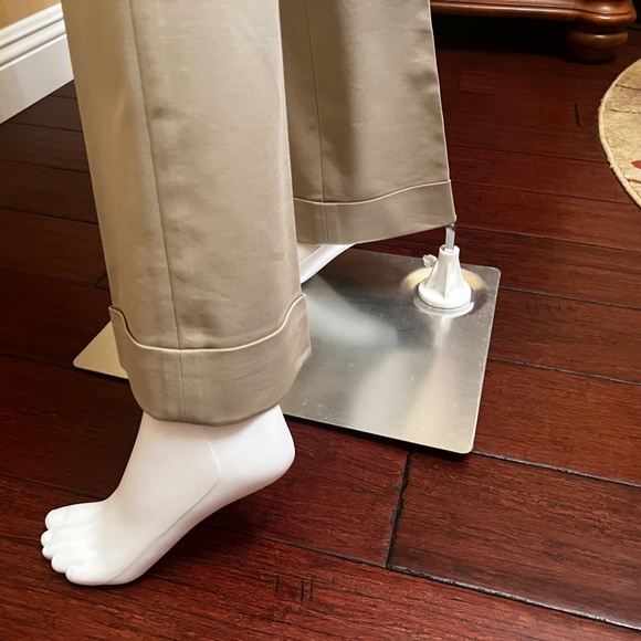 Suits - Picture 5 of 9